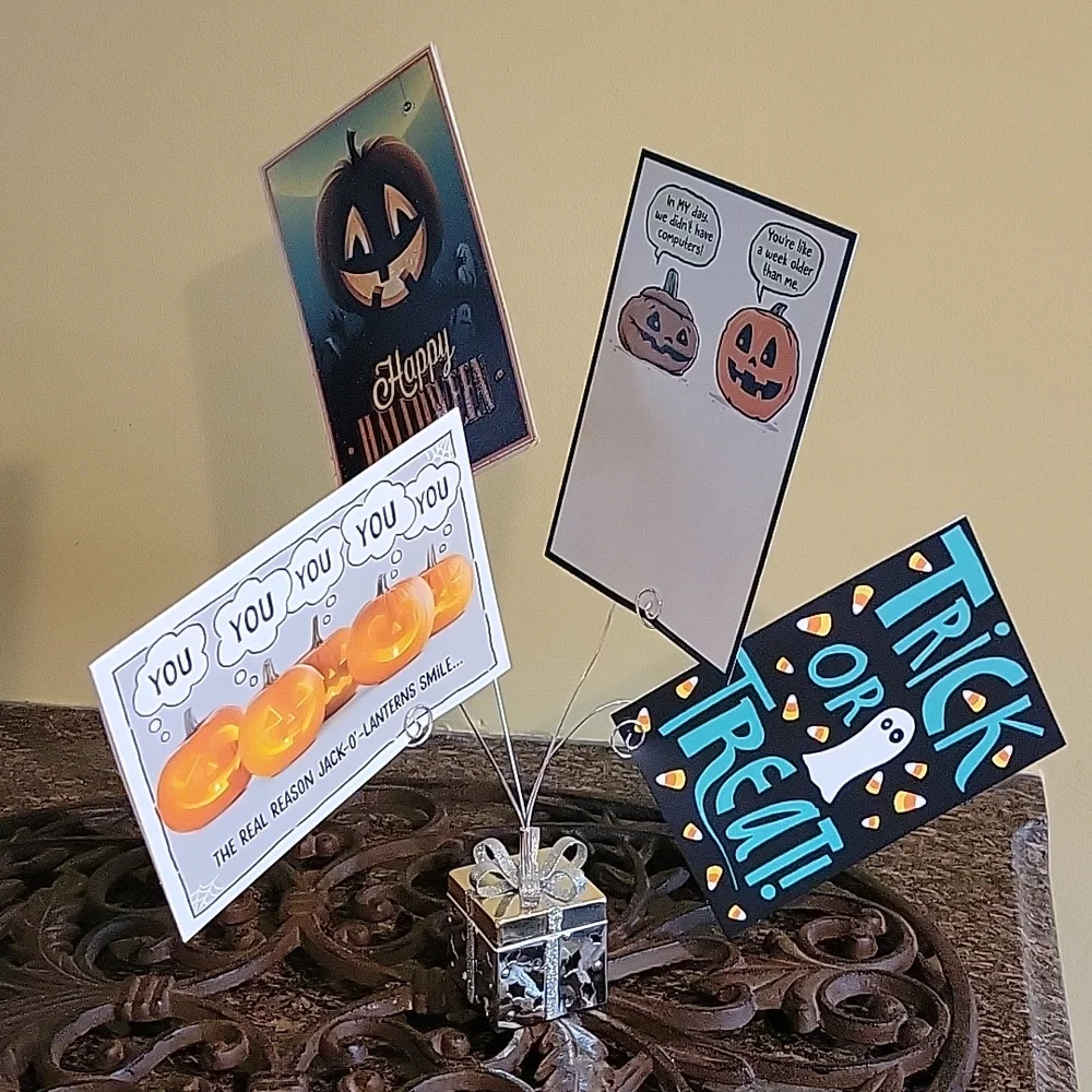 Decorative silver metal holder for cards, Brunch tags, or pictures